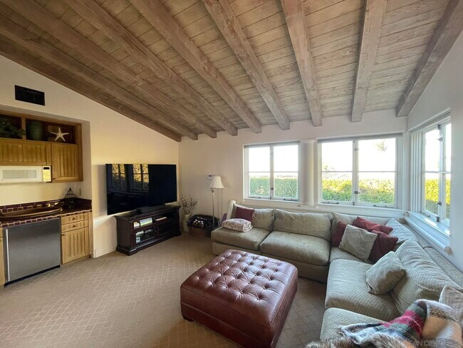 Building Photo - 6692 La Jolla Scenic S Dr