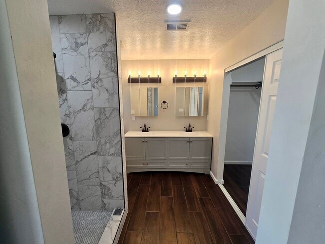 Building Photo - ***NEW*** 3-bedroom, 2-bath home in Albuquerque with all the modren finishes!