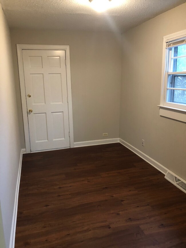 Building Photo - 3 bed 1 bath near West Village in Downtown...