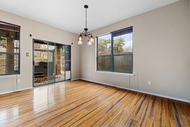 Building Photo - 1427 Sun Garden