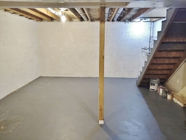 Building Photo - 2 Bed / 1 Bath Townhome