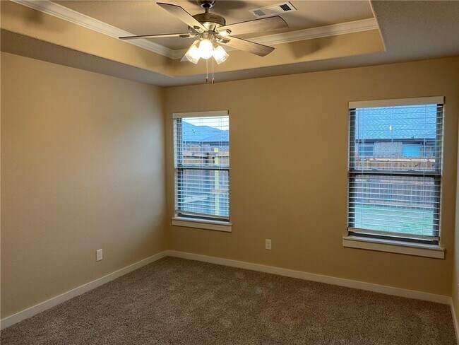 Building Photo - 422 Barbet Dr