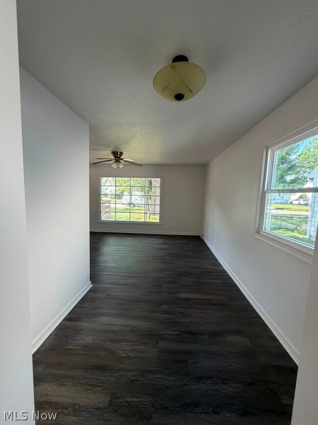 Building Photo - 26381 Drakefield Ave