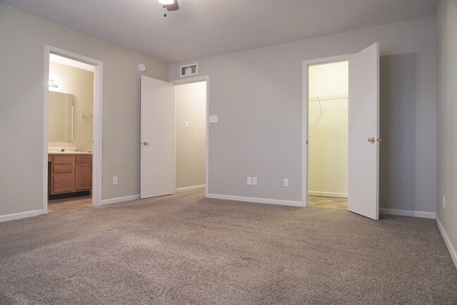 Building Photo - 9201 Ogden Dunes Ct