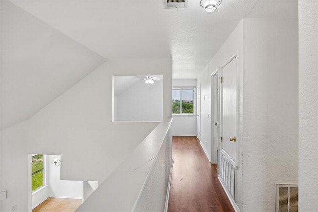 Building Photo - 124 Lago Grande Dr