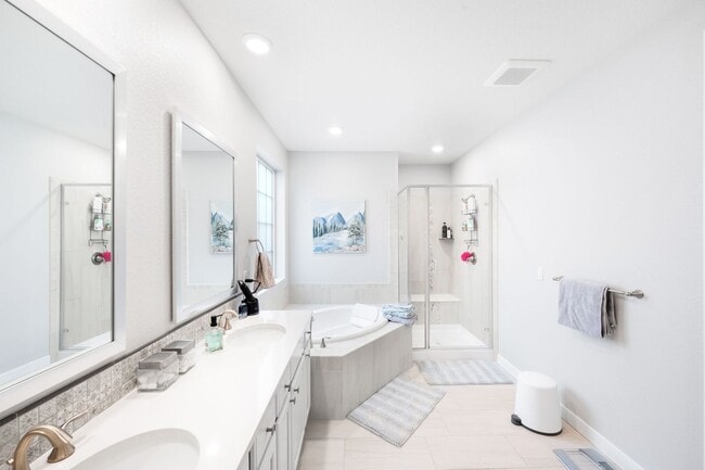 Building Photo - Luxury 6BD, 4BA Sterling Ranch Home with L...