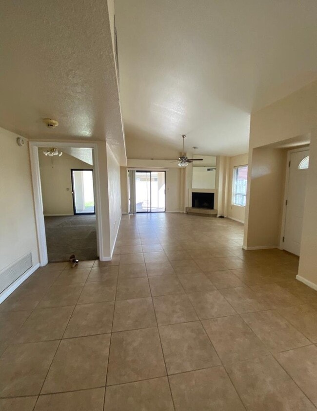 Building Photo - 721 N Mallard St