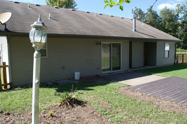 Building Photo - Great 3 Bed 2 Bath House In Ashland MO!