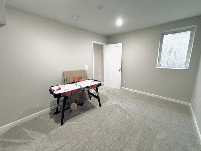 Building Photo - ONE OF A KIND 5bed/4bath!  *HOME THEATER* ...