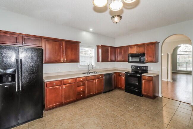 Building Photo - 8725 Rogers Park Ave