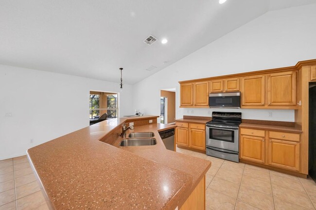 Building Photo - 214 SW Milburn Cir