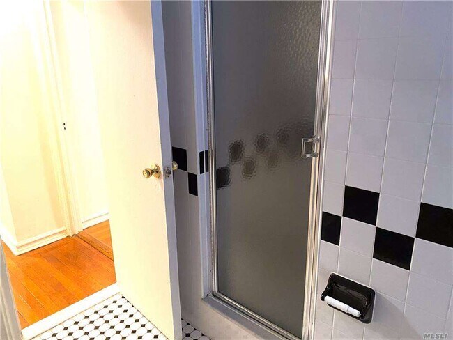 Building Photo - 68-38 Yellowstone Blvd