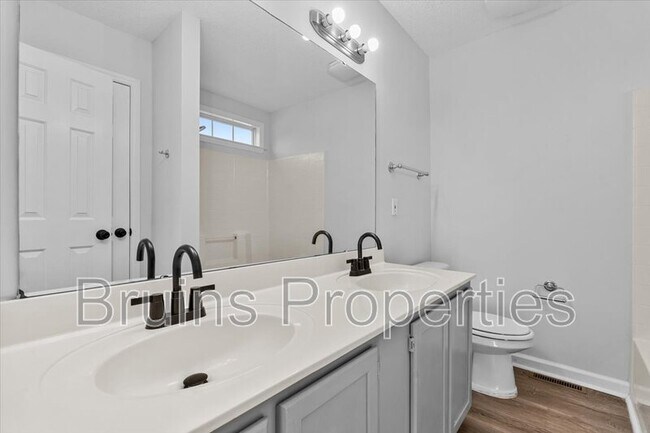 Building Photo - 3011 Butterwood Dr