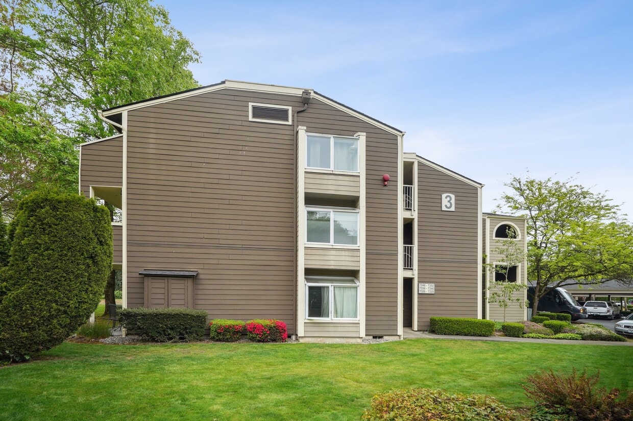 Building Photo - 7338 W Lake Sammamish Pky NE