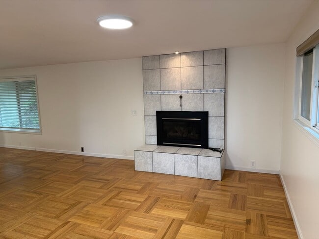 Building Photo - Beautiful 4 bedroom, 3 bathroom home in Eugene! MOVE IN SPECIAL!