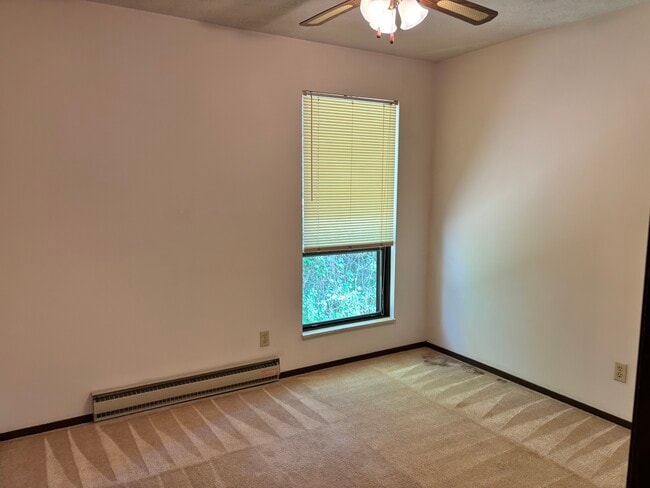 Building Photo - 333 W Lake Ave