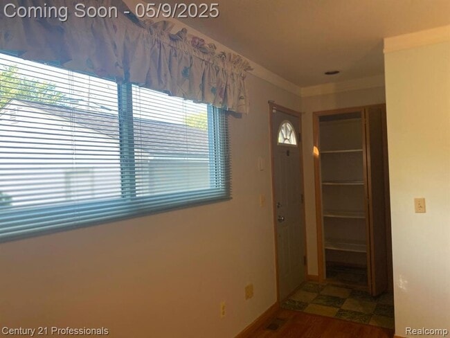 Building Photo - 21039 Danbury St