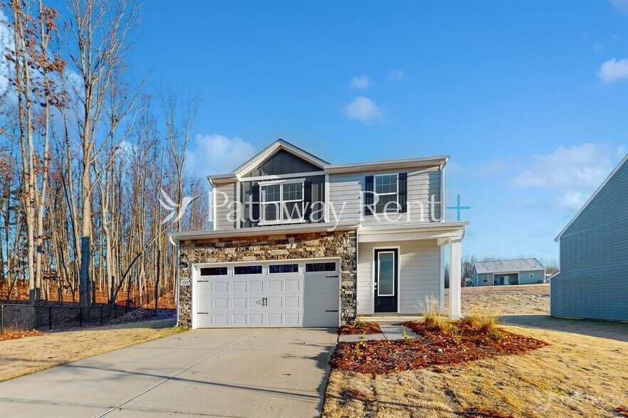 Building Photo - 153 Susannah St