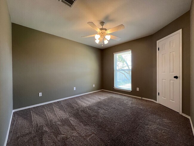 Building Photo - Single Family Home