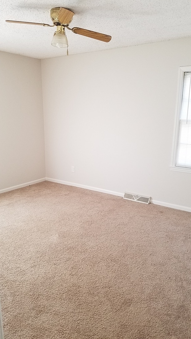 Building Photo - Well maintained ranch home in Charlotte!