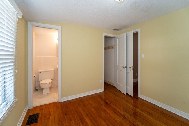 Building Photo - Davis Shores 3/2 Single Family Home