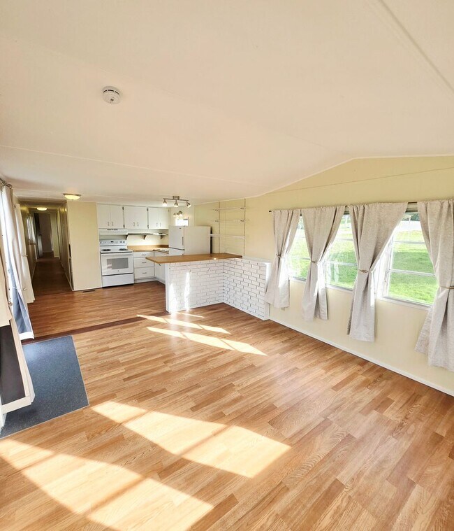 Building Photo - 2 Bed, 1 Bath - Move-In Ready in Cape George with Water Glimpses For Rent!