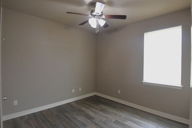 Building Photo - Modern 3-Bedroom 2 Bath Duplex in South Tyler