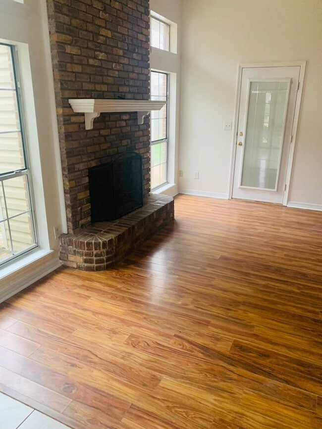 Building Photo - 3325 Danbury Ct