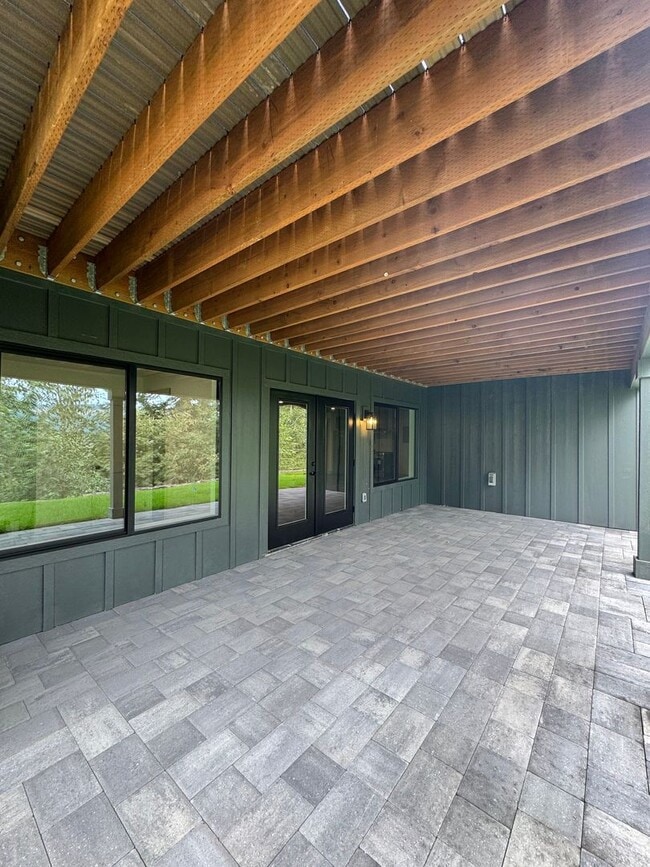 Building Photo - Luxury Rural Home Close to Town for Lease