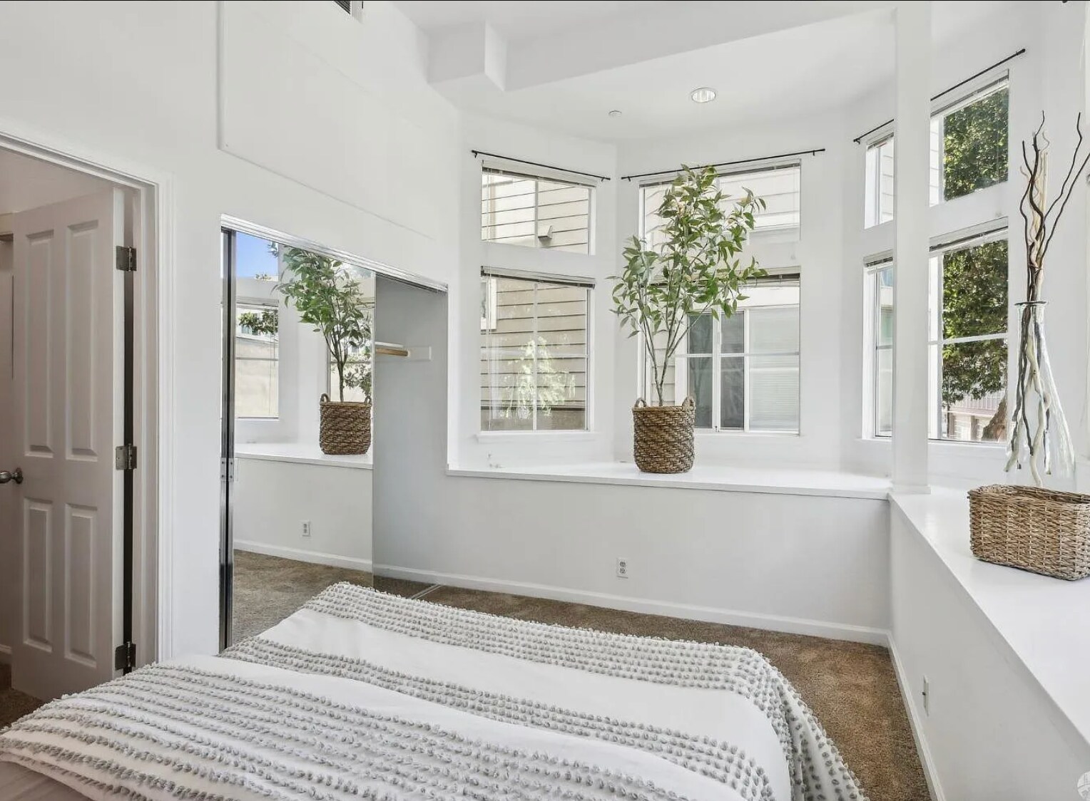 Building Photo - 28 Jennifer Pl