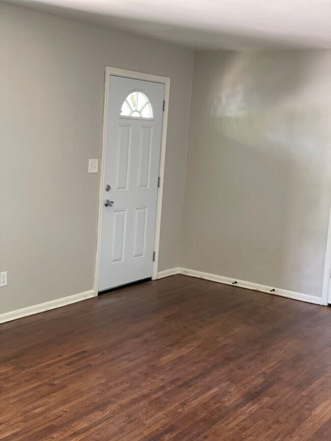 Building Photo - Newly upgraded 3 bed / 1 bath