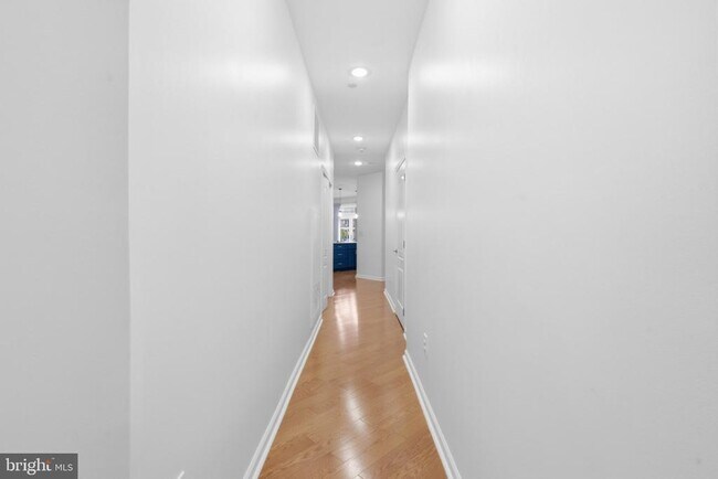 Building Photo - 301 Carson Terrace