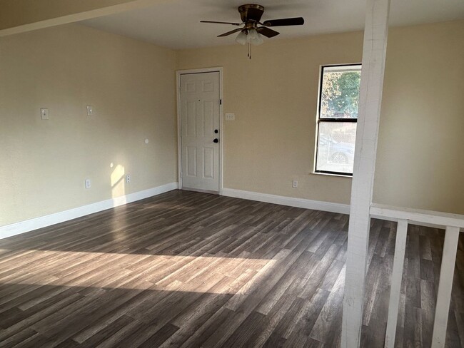 Building Photo - Cozy 2bed/1bath - Division Ave. & Nogalito...