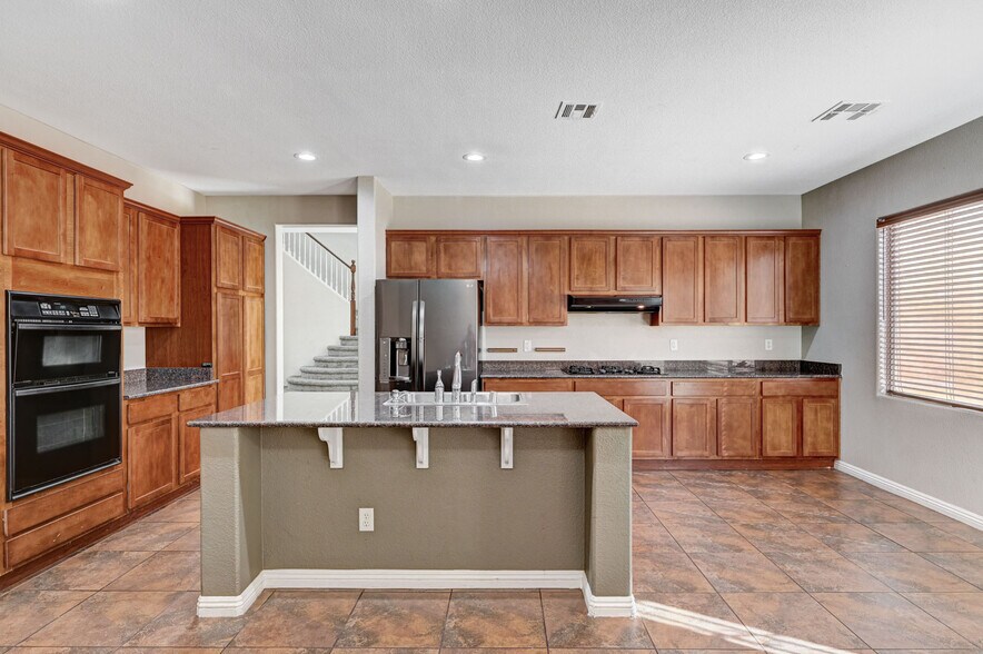 Building Photo - 8125 Chestnut Hollow Ave