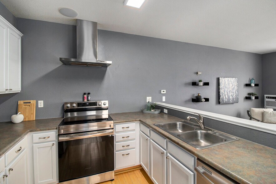 Building Photo - 2610 Iris Ave