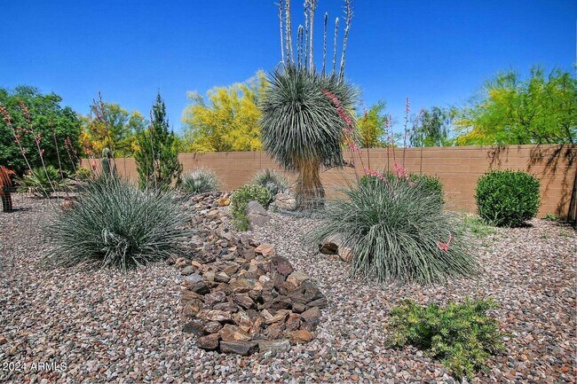 Building Photo - 4394 N Hummingbird Dr
