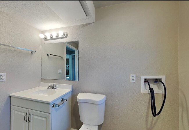 Building Photo - 10964 Elm Dr