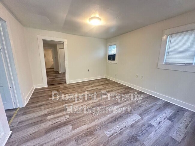 Building Photo - 3729 Pine Ave SW