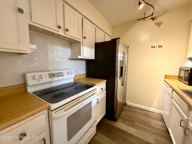 Building Photo - 3765 Crown Point Rd