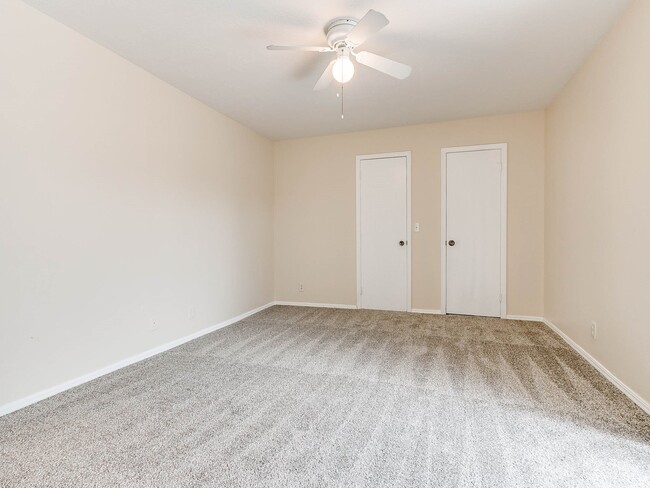 Building Photo - Just remodeled Duplex Home