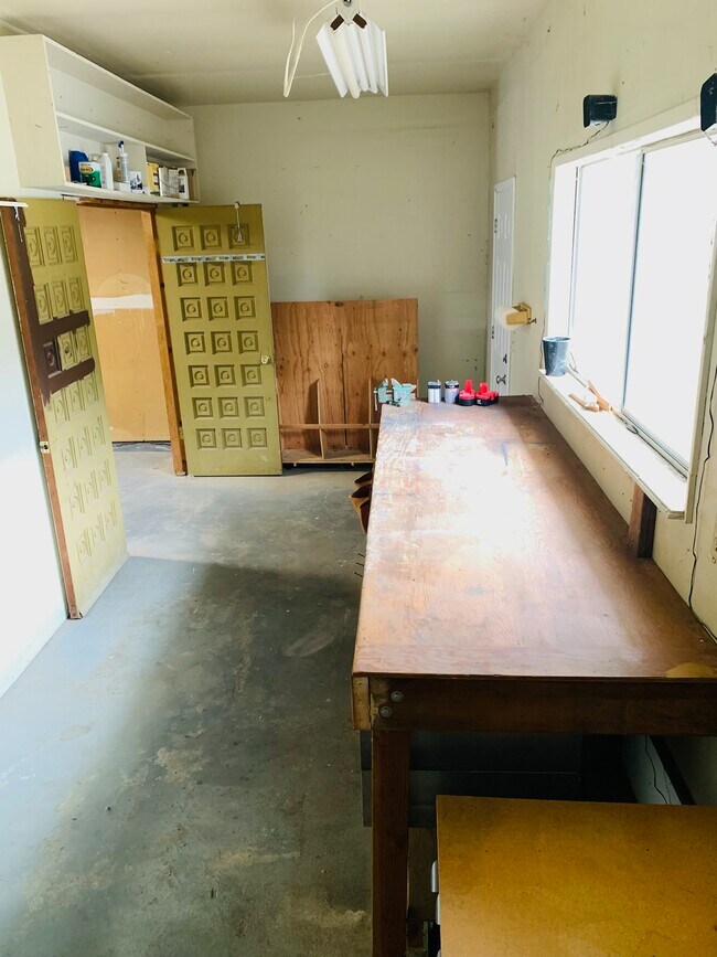 Building Photo - 920 Linwood St