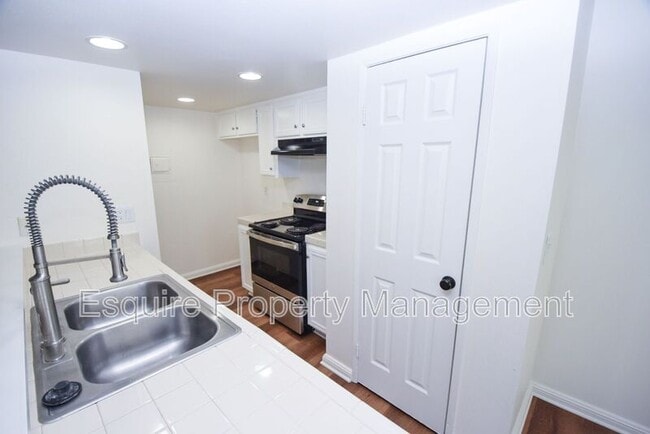 Building Photo - 1131 Carlsbad Pl