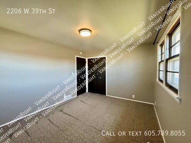 Building Photo - 2206 W 39th St