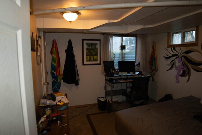 Building Photo - 414 S 12th Ave