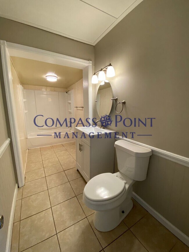 Building Photo - Your New Home Awaits! First Month Rent Free!!!