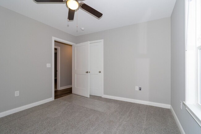 Building Photo - Now Pre Leasing 3 Bedroom 2 Bath Luxury Ranch Home In Winchester Ky!