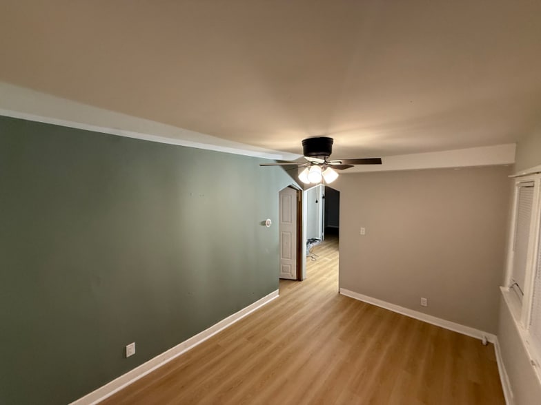 Building Photo - 208 Frank Ave