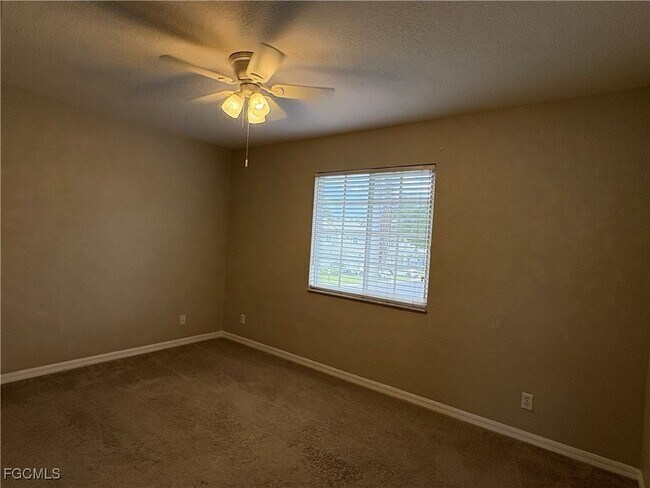 Building Photo - 10101 Poppy Hill Dr