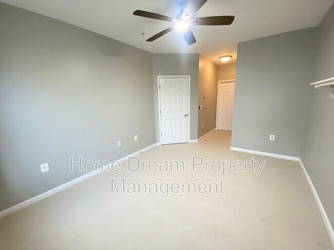 Building Photo - 2465 Army Navy Dr