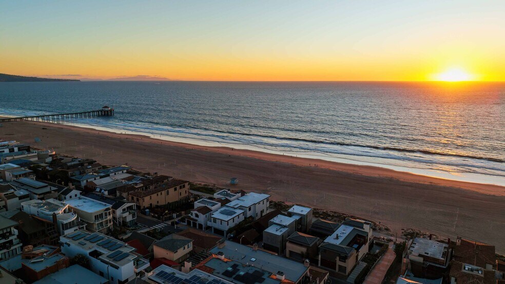 Building Photo - 1812 The Strand